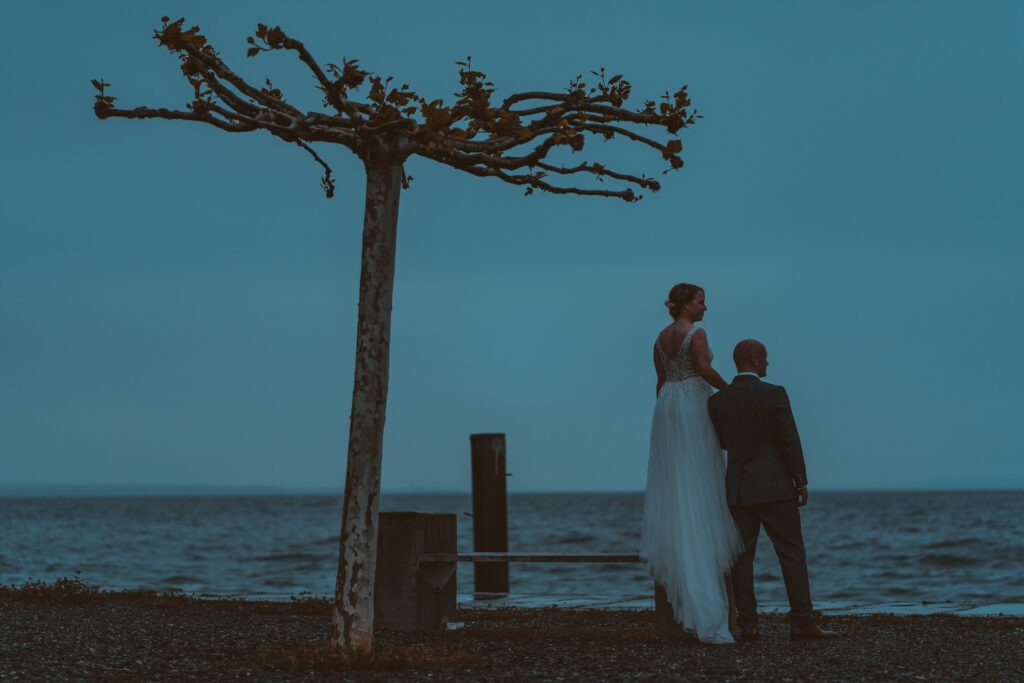 brautpaarshooting zur blauen Stunde am Meer